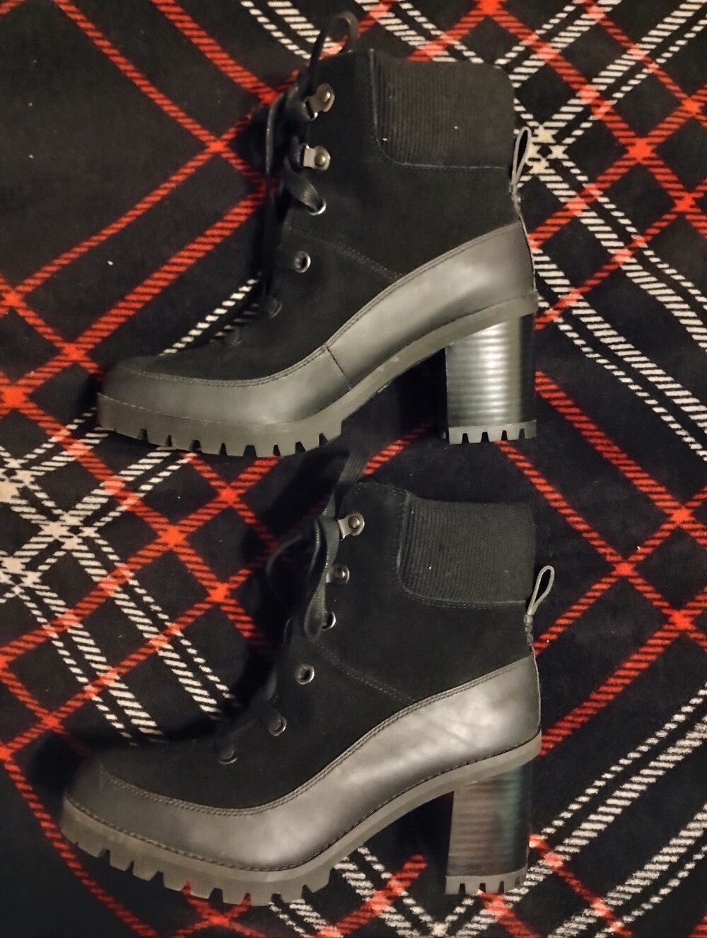 Women's Like New Waterproof Black Suede Ugg Redwood Boots Size 9.5